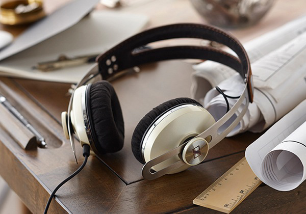 sennheiser-Momentum on Ear