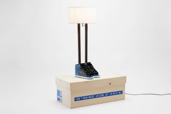 grotesk-case-studyo-6-ft-6-in-lamp-black-royal-blue