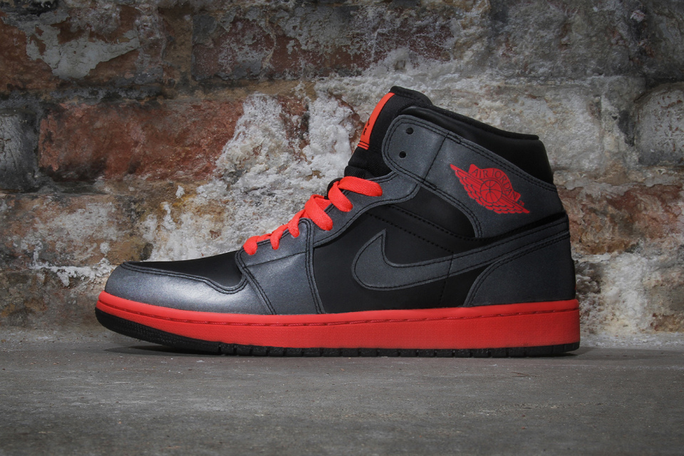 air-jordan-1-mid-infrared