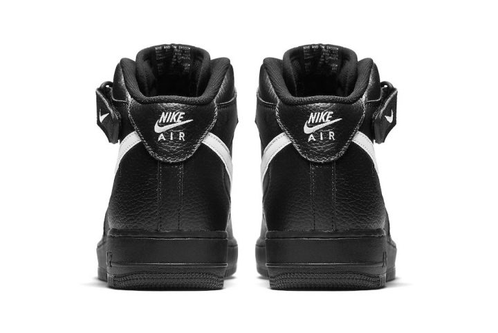 Air Force 1 Mid black sail rear