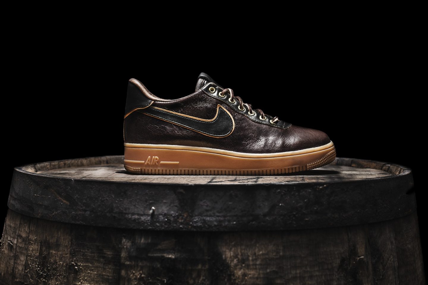 shoe-surgeon-nike-jack-daniels side