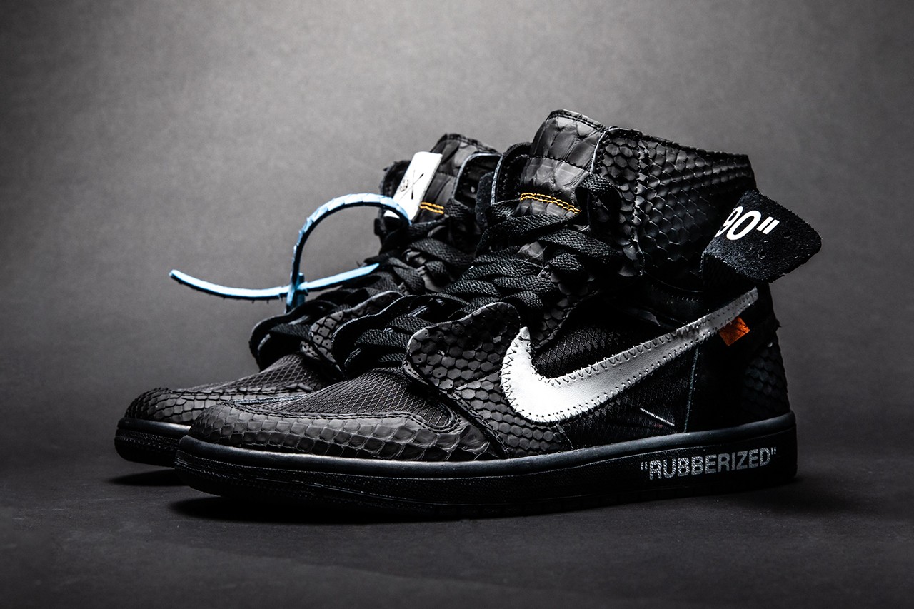 air-jordan-1-rubberized-python pair