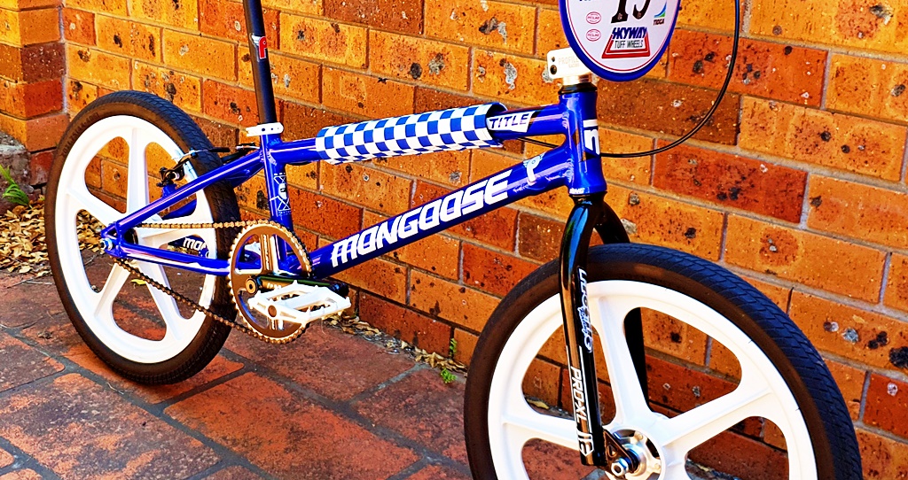 mongoose title pro blue