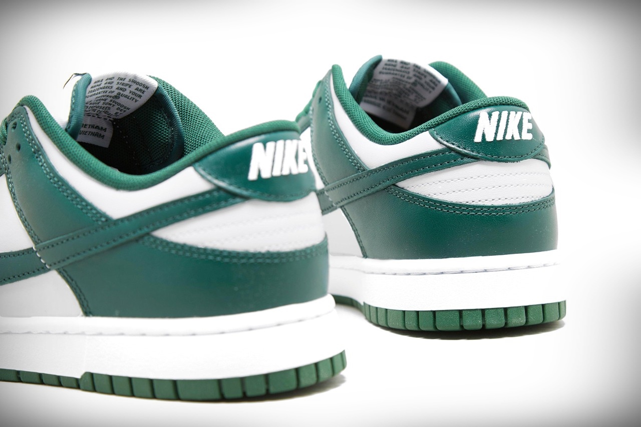 nike dunk low team green heel