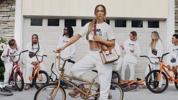 jlo coach horse and carriage