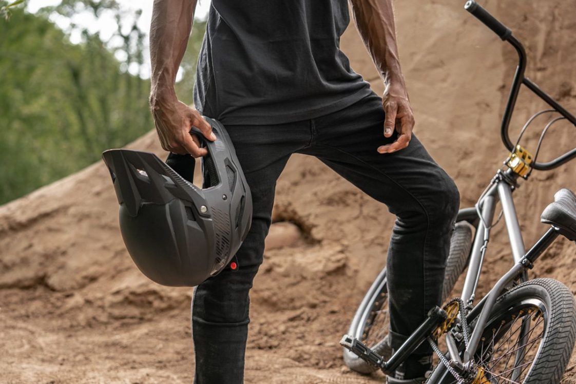 mongoose helmet halfords