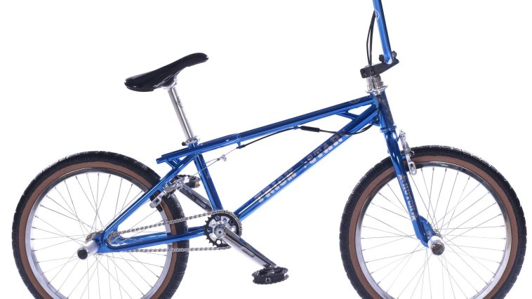 Hutch Trick star 20in blue 2025