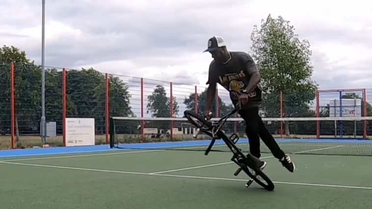 Jay Forde Hitchhicker Kickflip trick