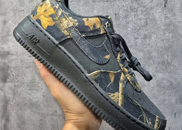 Nike "Real Tree: Sneakers