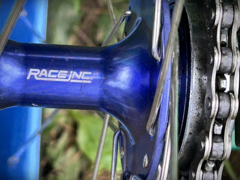Race Inc Rear hub with a ACS freewheel