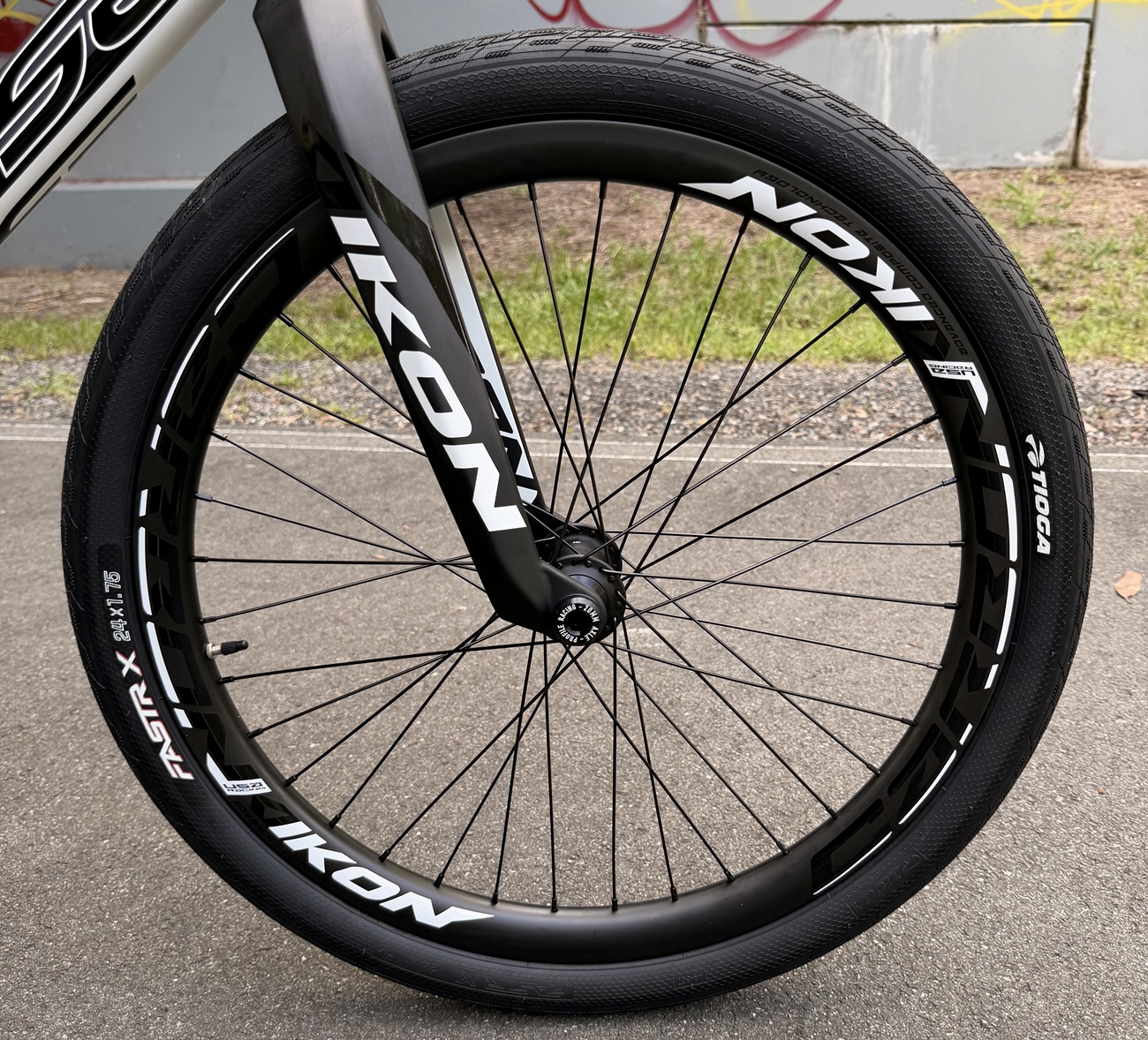 Ikon Carbon Rims, Tioga Fastr X Tires, IKON Carbon Forks